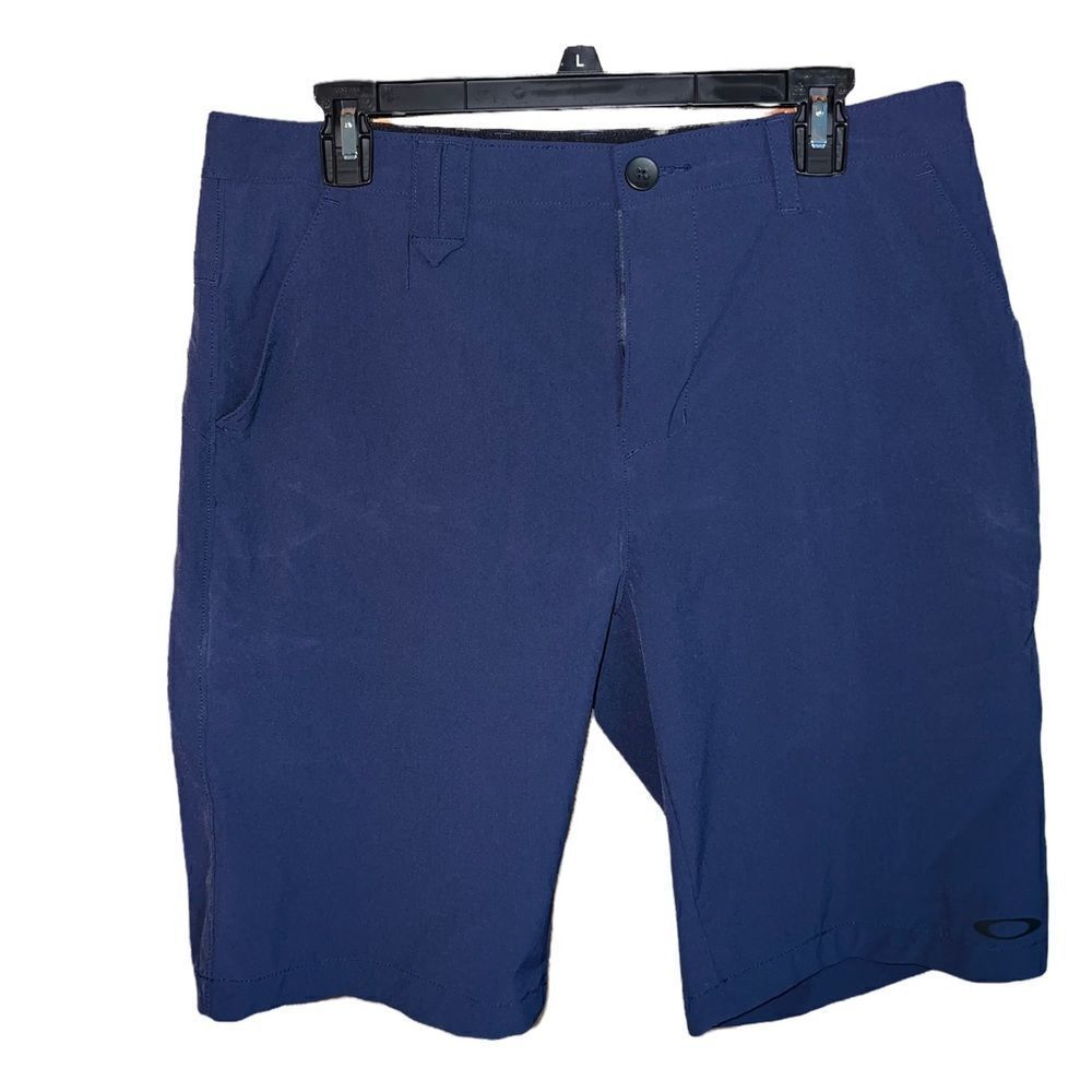 Oakley flat front navy blue shorts regular fit Men's size 32